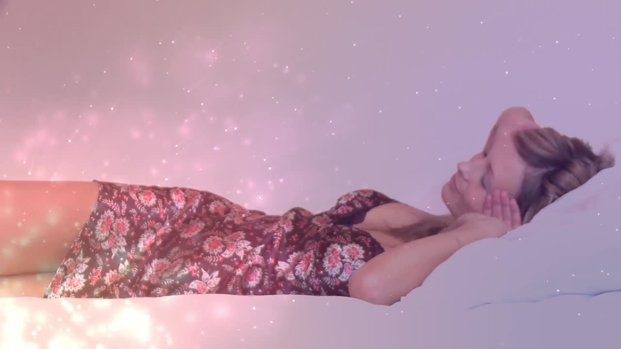 침대에 누워 있는 백인 여성 위에 빛의 반점의 애니메이션
