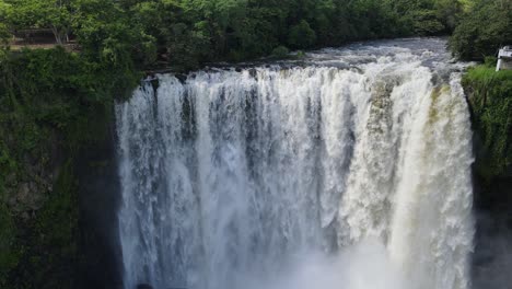 eyipantla falls es una cascada ubicada en la región de los tuxtlas del sur de veracruz en méxico