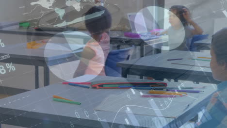 animación de la interfaz infográfica sobre diversas niñas que hacen preguntas y niños que levantan la mano