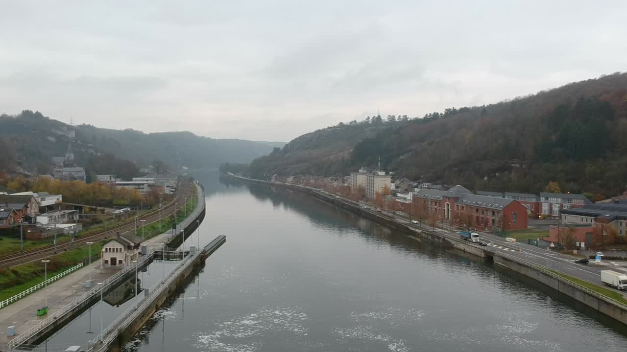 운하 옆 마을의 조감도