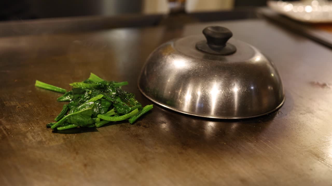 신선한 초록색의 어리를 드러내는