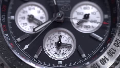 primer plano de la esfera de un reloj cronógrafo