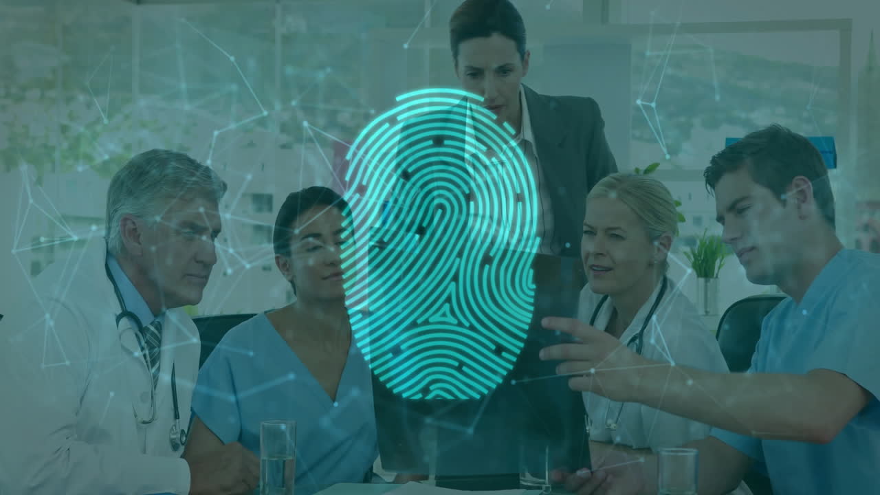 discutir el escaneo de pacientes a través de una red digital, profesionales médicos colaborando remotamente