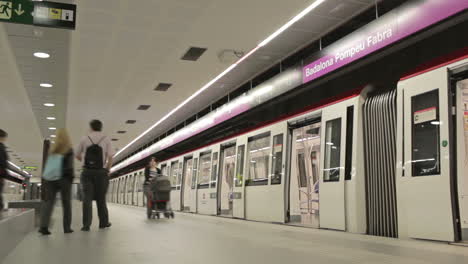 Time-Lapse-Metro-Y-Pasajeros