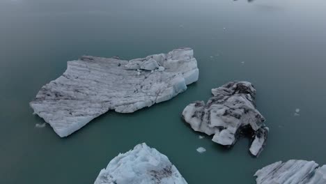 icebergs in jökulsárlón glacier lagoon, iceland