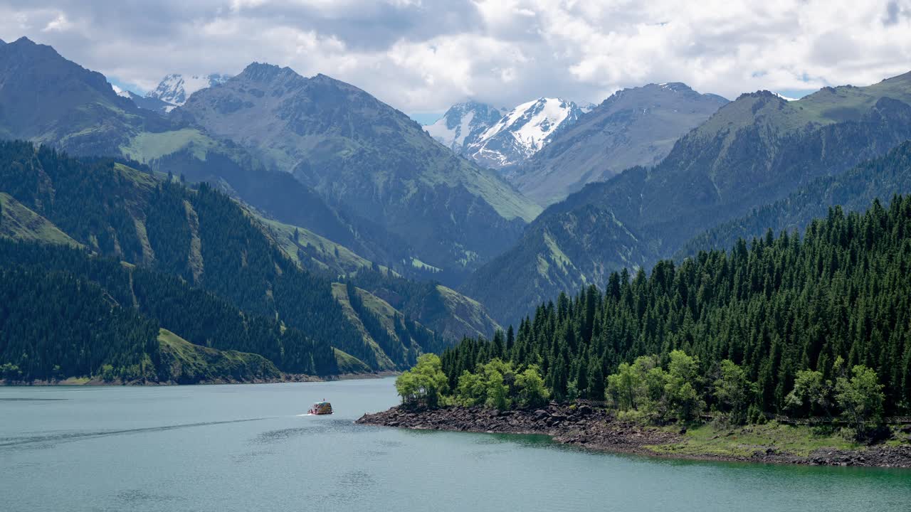 중국 신장 시 후칸 시에서 촬영된 타임스 사진입니다.
