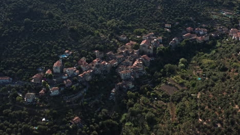 Volando-Sobre-El-Pueblo-De-Dolcedo-En-Italia