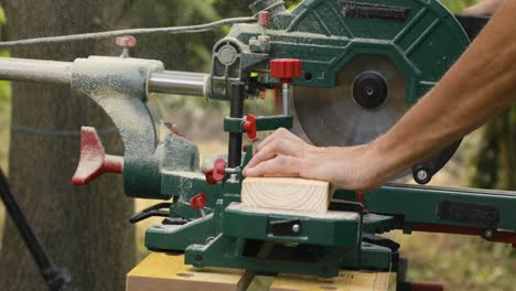 miter saw cross cut