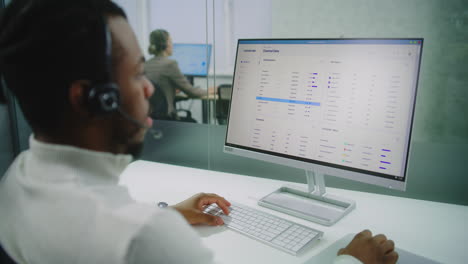 call center agent working on a computer