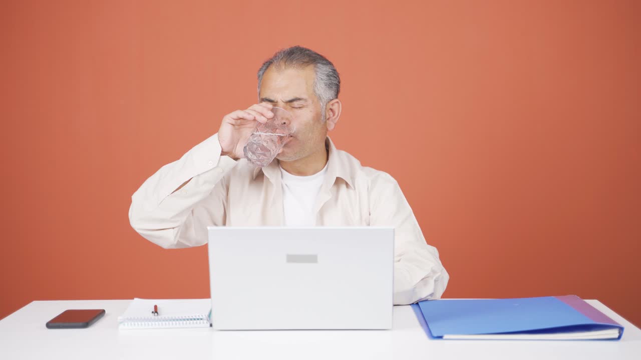 치아의 뜨거운 민감성.