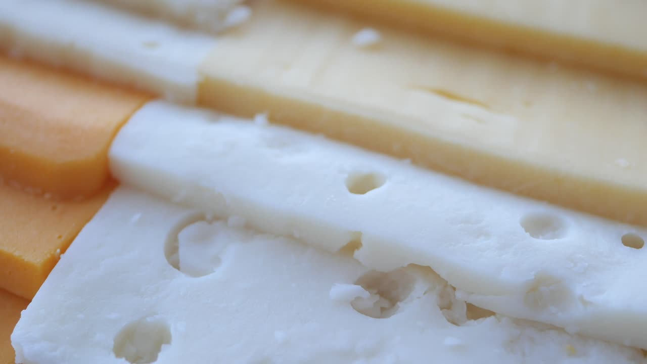 다양한 조각 된 치즈