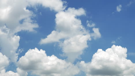 lapso de tiempo del hermoso cielo azul con nubes en un día soleado para mover el fondo abstracto-3