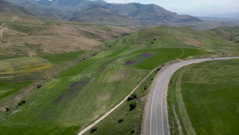 Video-De-Drones-De-Alta-Definición-De-4k-De-Los-Hermosos-Campos-Verdes-Abiertos-Durante-El-Verano--Armenia