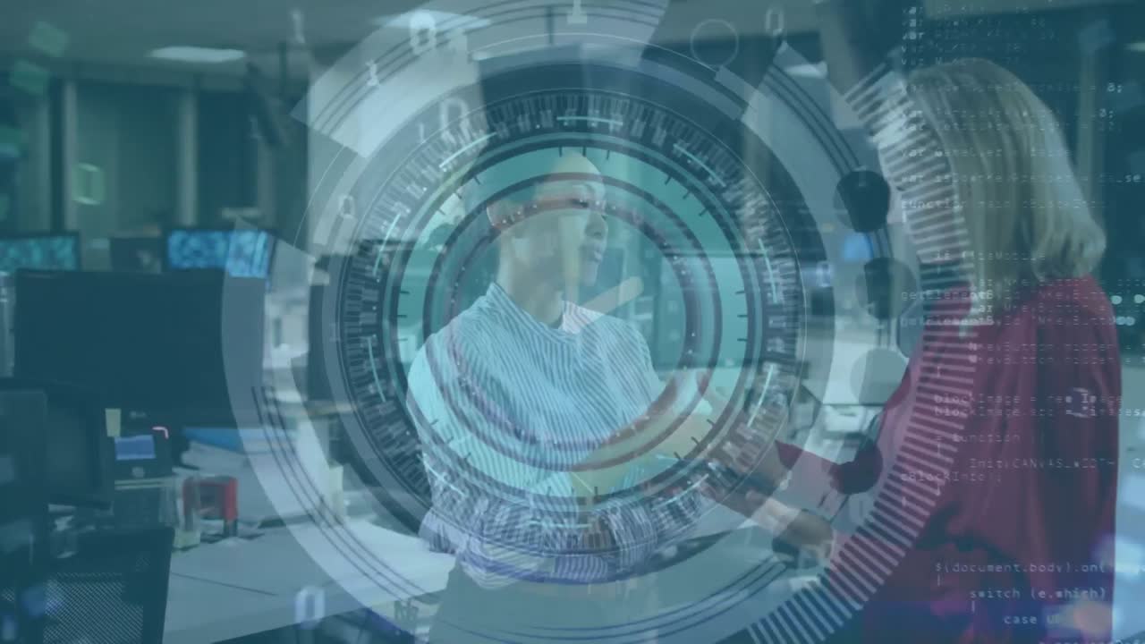 animación de escaneo de alcance sobre diversas personas de negocios hablando