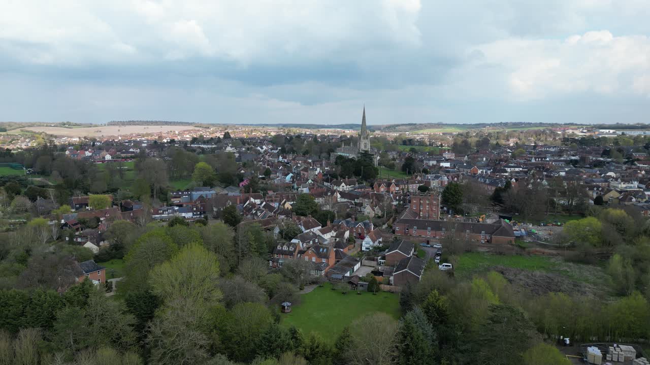 aumento del avión no tripulado vista aérea safran walden ciudad de mercado en essex reino unido