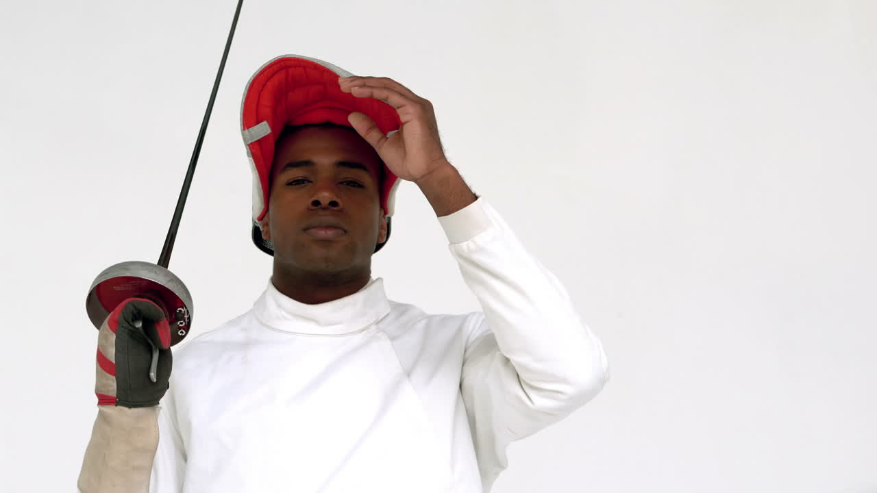 래피어를 들고 있는 남자