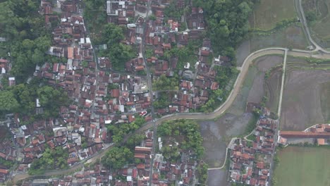 Toma-Aérea-De-Un-Dron-De-Una-Casa-De-Campo-Indonesia