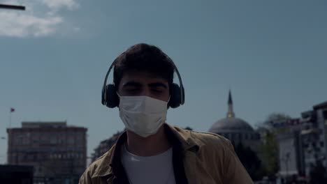 Mask-Wearing-Headphones