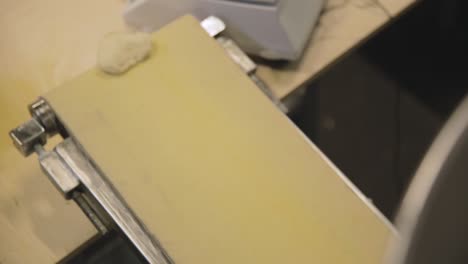 máquina de pasta en acción