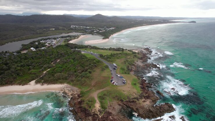 Vista aerea su Hastings Point e l'oceano circostante nel Nuovo Galles del Sud, Australia - Ripresa con drone.