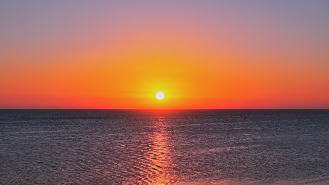 바다 위의 활기찬 일몰