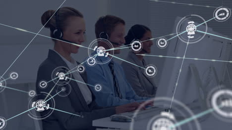 animazione di icone collegate su diversi agenti di servizio clienti che parlano con i clienti in ufficio