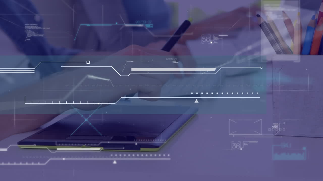 그래픽 태블릿을 사용하는 남자의 중간 섹션에 대한 데이터 처리 인터페이스의 애니메이션