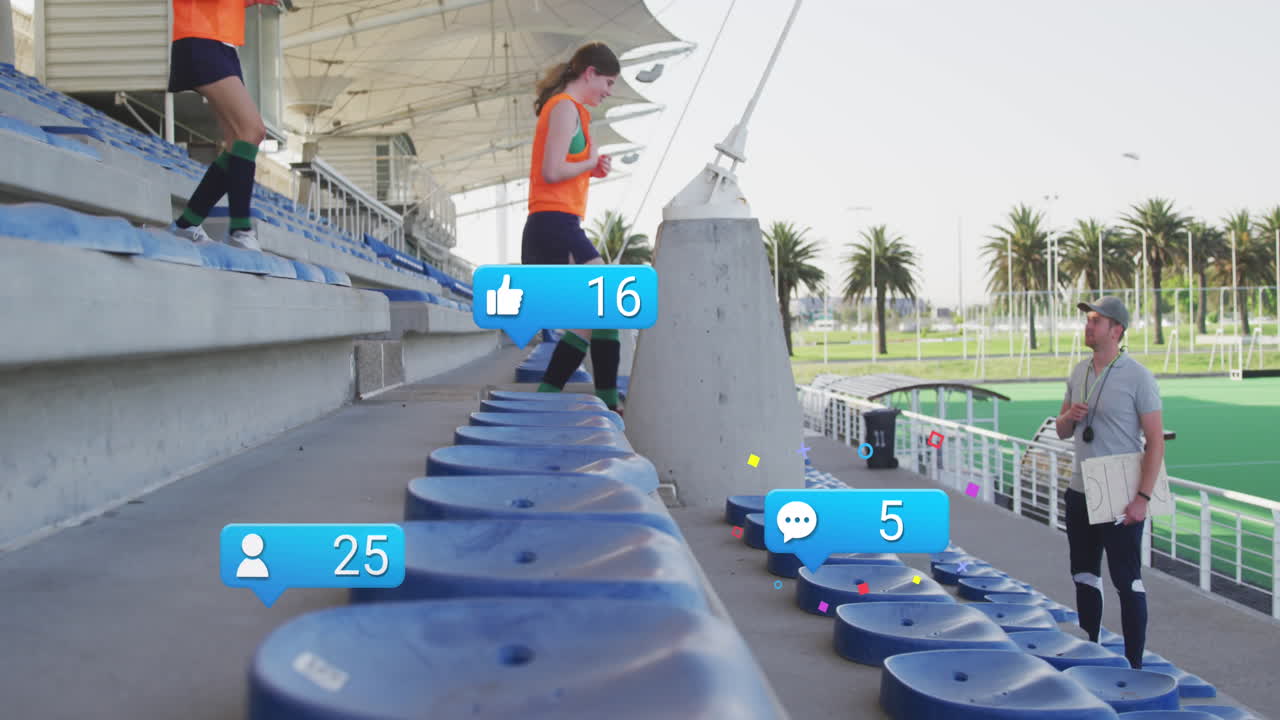 다양한 코치 휘파람과 땅을 향해 달리는 여성에 대한 알림 바의 애니메이션