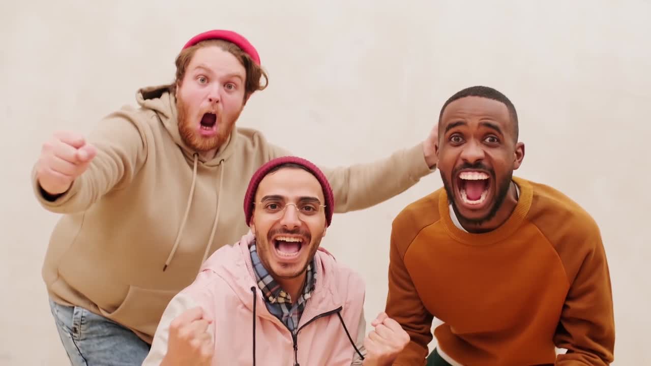 Persona che ascolta la musica in ambienti interni
