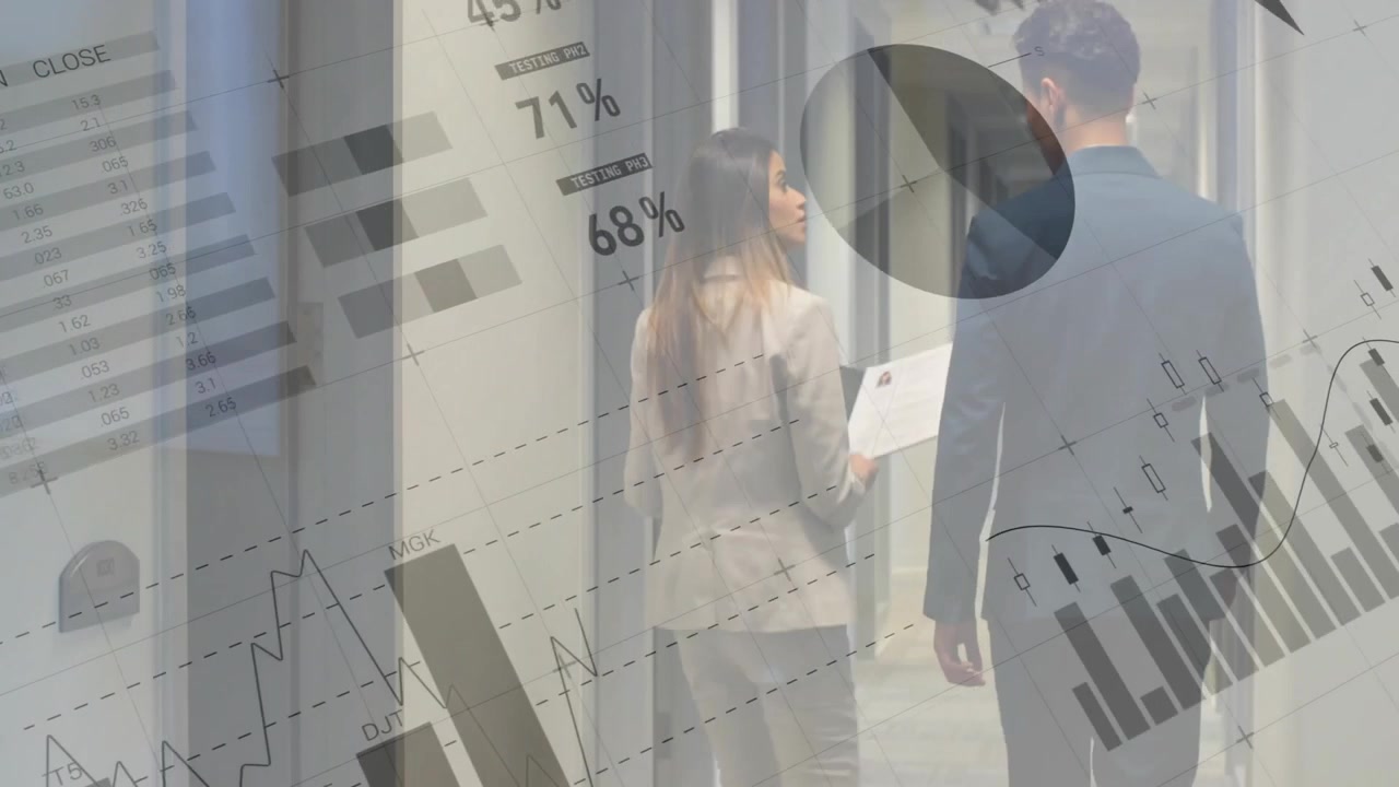 Animazione dell'elaborazione di dati finanziari con diversi colleghi che discutono di lavoro in ufficio
