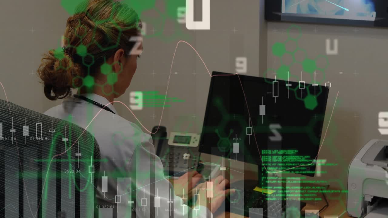 Animazione di elaborazione dati finanziari su una donna d'affari caucasica che usa il computer in ufficio