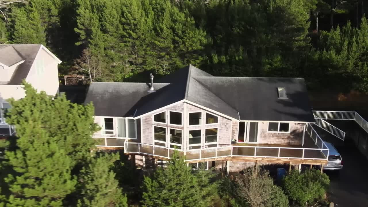 아름답고 현대적인 시골 집, 숲 휴양지 캐빈, 공중 풀 어웨이 공개