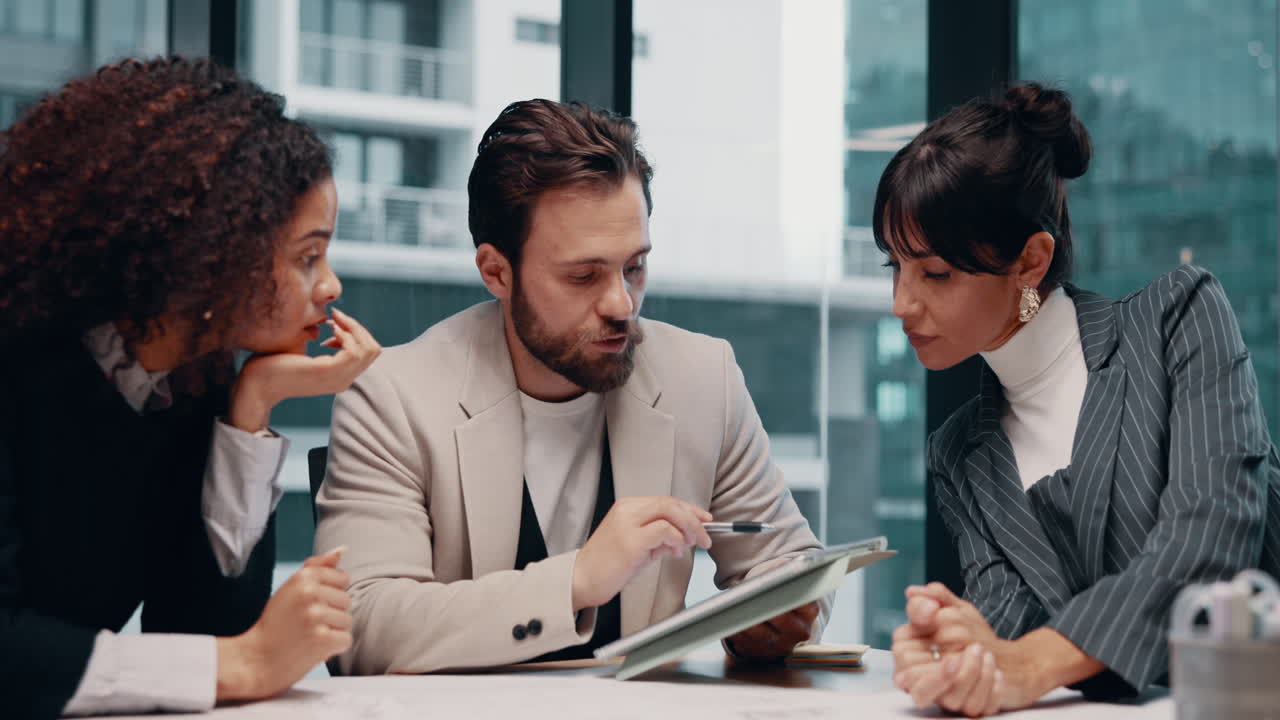 다양한 팀과 함께 비즈니스 회의