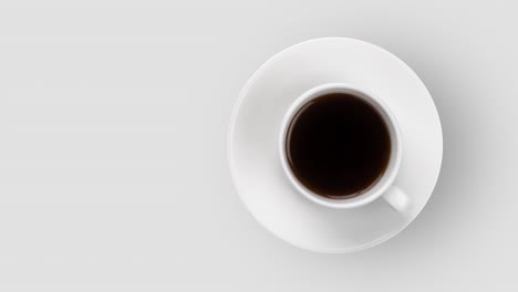 taza de café con espresso caliente animado en un fondo gris y blanco vista superior. bucle sin costuras de comida y bebida 3d realistas. arte de diseño de movimiento mínimo con espacio de copia