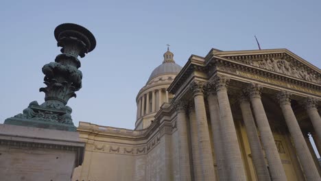 Außenansicht-Des-Pantheon-Denkmals-In-Paris,-Frankreich,-Aufgenommen-In-Zeitlupe-2