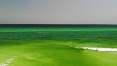 Wunderschönes-Grünes-Ozean-Luftvideo-4k,-Atemberaubende-Meereslandschaft,-Meeresstrand,-Fantastische-Natürliche-Sonnenuntergänge