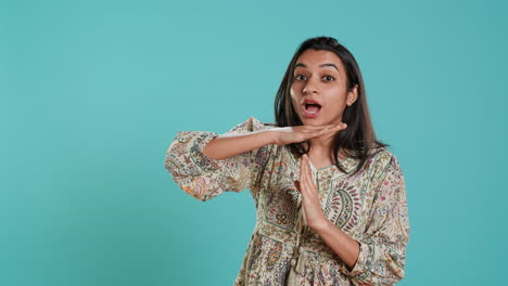 Portrait-of-assertive-woman-asking-for-timeout,-doing-hand-gestures