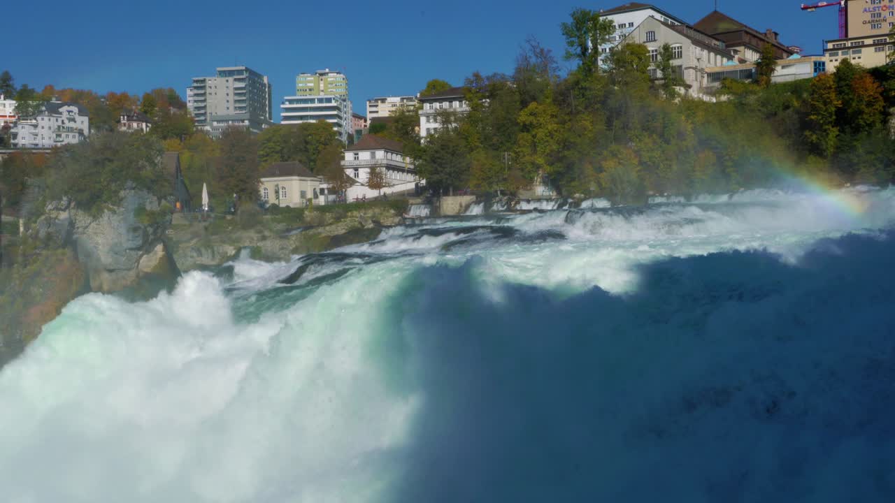 라인 강 폭포 (rhine falls) 는 스위스의 수리히 (zurich) 인 인디언 머 (indian summer) 에 있는 폭포이다.