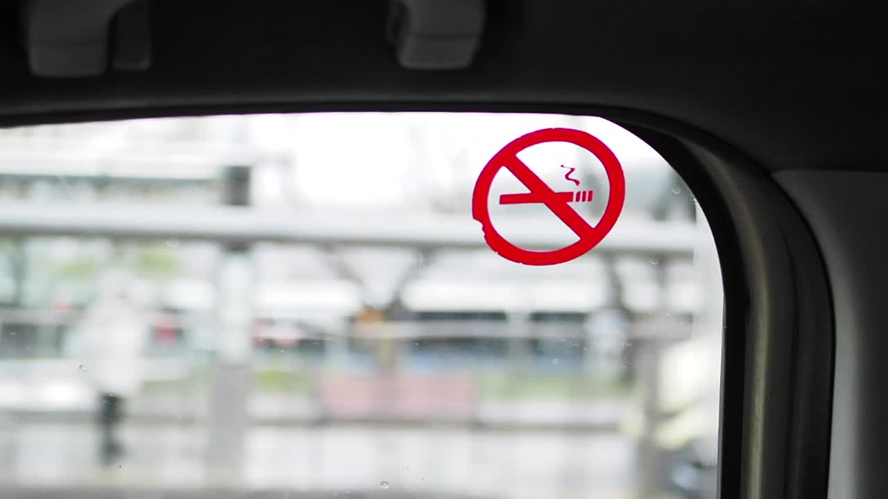 자동차 에 담배 를 피우지 말라는 표지판