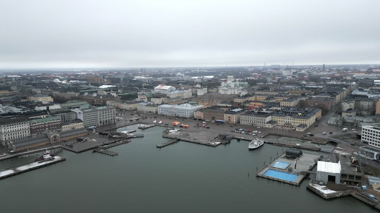 paisaje de la ciudad de helsinki con la catedral de helsinki, el puerto sur y la plaza del mercado kauppatori, finlandia