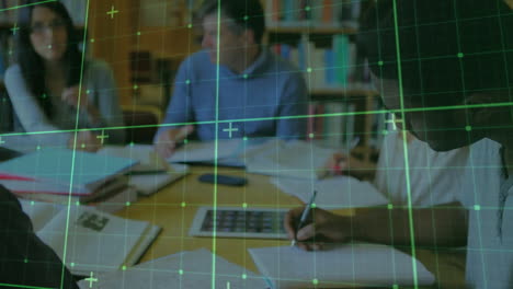 animación del procesamiento de datos en diversos estudiantes