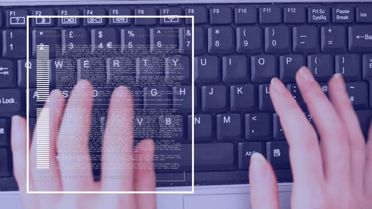 Animation af bearbejdning af finansielle data over en kvinde, der bruger computertastatur.