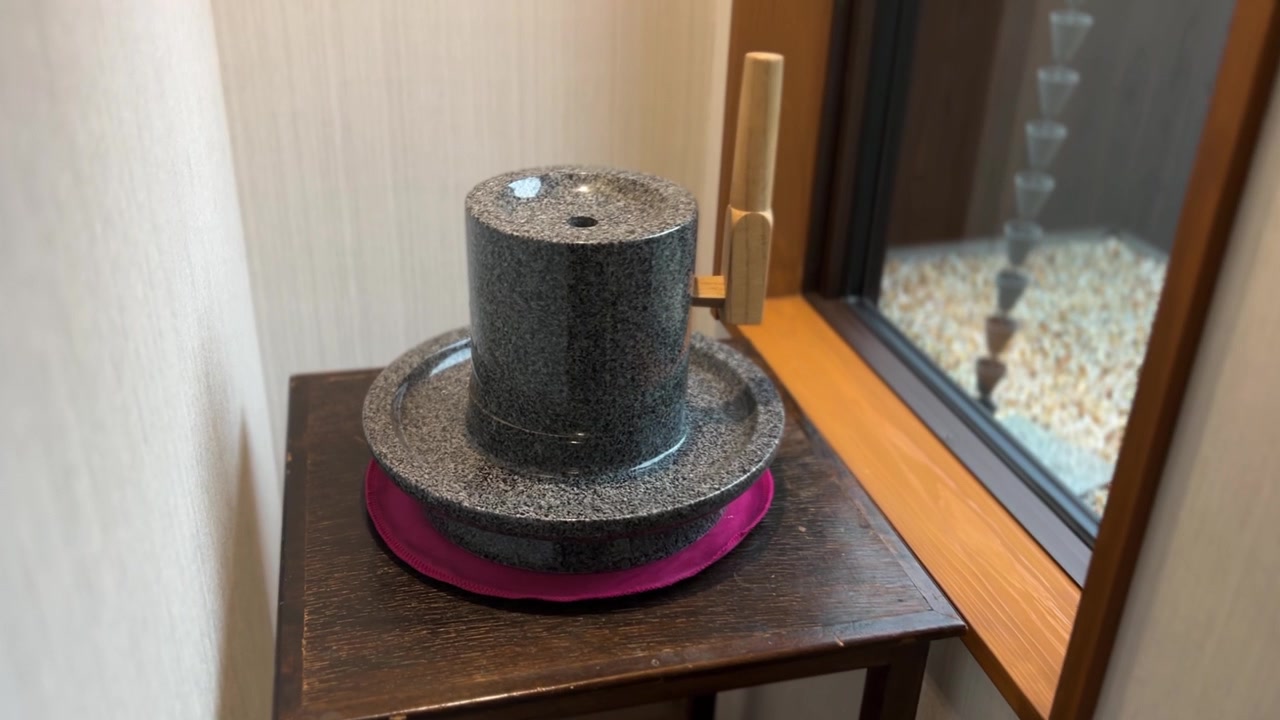 日本の伝統的な抹茶石臼。