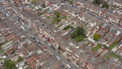 Drone-Shot-Volando-Sobre-Las-Calles-De-La-Urbanización-01