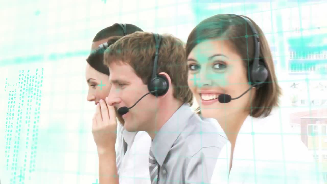 전화 헤드 ⁇ 을 사용하는 비즈니스 사람들에 대한 데이터 처리 애니메이션