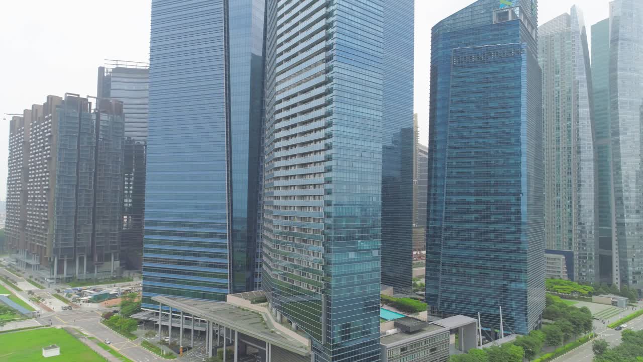 rascacielos modernos en un paisaje urbano