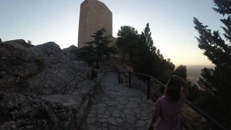 Castillo-De-Jaen,-Spanien-Jaens-Burg-Fliegende-Und-Bodenaufnahmen-Von-Dieser-Mittelalterlichen-Burg-Am-Nachmittag-Im-Sommer,-Es-Zeigt-Auch-Die-Stadt-Jaen,-Die-Mit-Einer-Drohne-Und-Einer-Action-kamera-Mit-4k-24fps-Unter-Verwendung-Von-Nd-filtern-Aufgenommen-Wurde-58