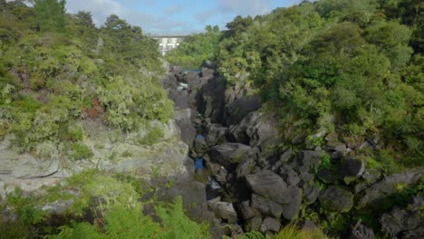 Lapso-De-Tiempo-De-Los-Rápidos-De-Aratiatia-Llenándose-De-Agua-Después-De-La-Apertura-De-La-Presa