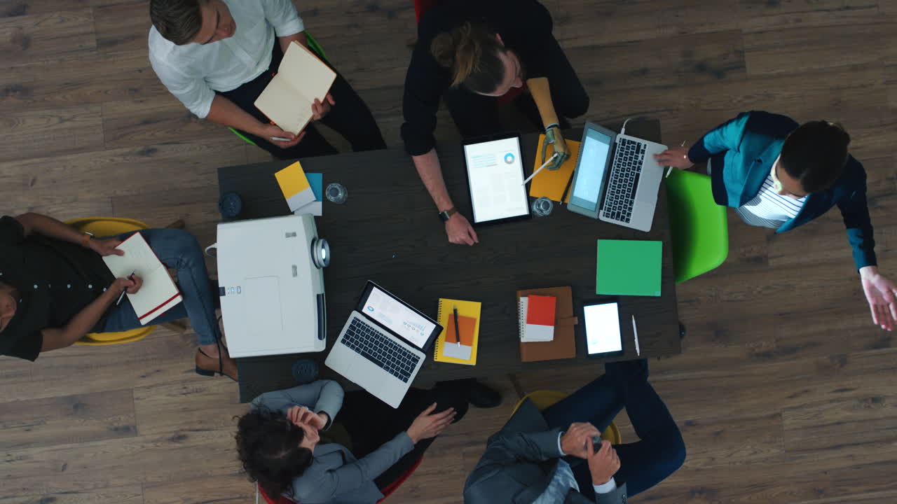 proyector, reunión de gente de negocios