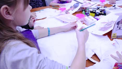 child drawing on t-shirt